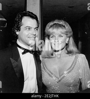 Linda Evans und George Santo Pietro die Golden Globe Awards im Beverly Hilton Hotel in Kalifornien Credit: Ralph Dominguez/MediaPunch Stockfoto