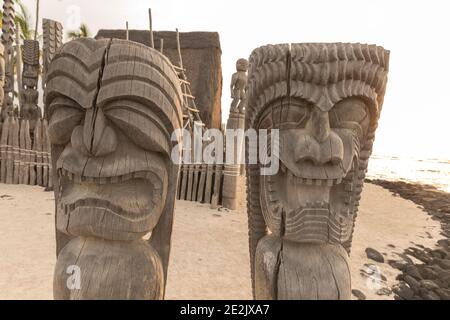 Hawaii USA Puuhonua o Honaunau war während des Krieges ein Zufluchtsort für Gesetzesbrecher, besiegte Krieger und Zivilisten. Stockfoto