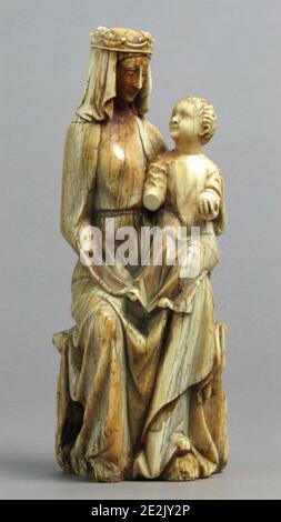 Sitzende Jungfrau und Kind, französisch, Anfang 14. Jahrhundert (spätere Restaurationen/Umbauten). Stockfoto