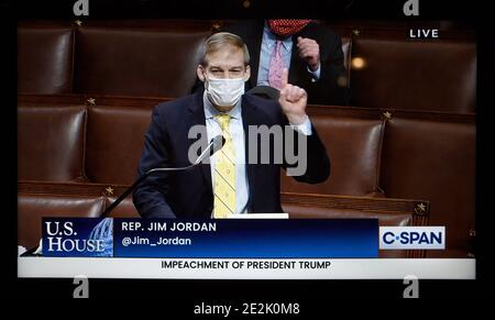 Eine C-SPAN-Fernsehbildschirmung zeigt den führenden US-Präsidenten Donald Trump bei seinem zweiten Amtsenthebungsverfahren, Jim Jordan (R-Ohio). Stockfoto