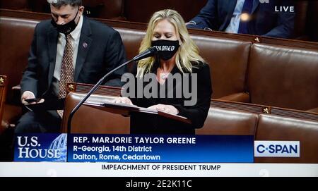 C-SPAN Fernsehbild zeigt US-Rep. Marjorie Taylor Green Verteidigung US-Präsident Donald Trump bei seiner zweiten Amtsenthebungsdebatte. Stockfoto