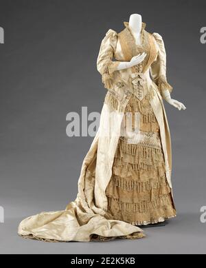 Court Presentation Kleid, französisch, ca. 1885. Kleid für eine Präsentation an Prinzessin Alexandra von Dänemark (1844-1925) am Hof von Königin Victoria (1819-1901). Stockfoto