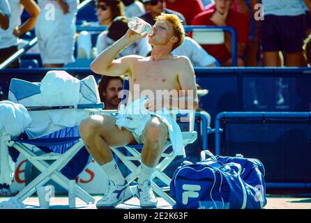 Boris Becker (GER)bei einem Wechsel bei den US Open Tennis Championships 1989. Stockfoto