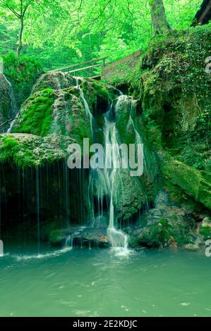 Seitenansicht des Bigar Wasserfalls, Naturschutzgebiet in den Anina Bergen Stockfoto