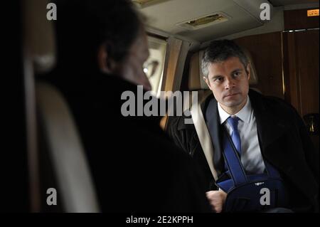 Der französische Jugendarbeitsminister Laurent Wauquiez ist während der Reise nach Cholet, Frankreich, am 6. Januar 2010 zu sehen, wo der französische Präsident Nicolas Sarkozy der französischen Wirtschaft seine Neujahrswünsche überbringt. Foto von Elodie Gregoire/ABACAPRESS.COM Stockfoto