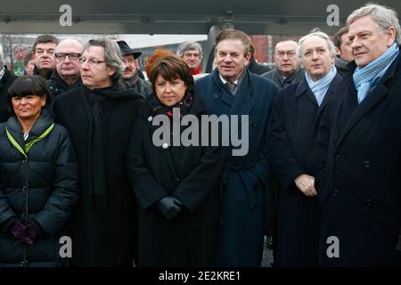 Martine Aubry, maire de Lille et 1ere secretaire du Parti Socialiste (PS), Gilles Pargneaux, Secretaire de la Federation PS du Nord, Daniel Percheron, President du conseil regional du Nord et Pierre de Saintignon, Candidat PS aux Elections regionales, ren Stockfoto