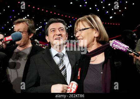 Jean-Luc Melenchon, die französische linke Partei Front de Gauche (Linke Front) und die französische Generalsekretärin der Kommunistischen Partei Marie-George Buffet nehmen am Beginn der Kampagne für die Region Front de Gauche Teil, einer Allianz zwischen mehreren politischen Parteien, darunter die PCF (Französische Kommunistische Partei), La Gauche Unitaire (Die Unitarische Linke) und Le Parti de Gauche (die linke Partei), am 10. Januar 2010 im Palais des Congres in Paris, Frankreich. Foto von Stephane Lemouton/ABACAPRESS.COM Stockfoto