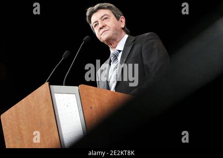 Jean-Luc Melenchon, die französische linke Partei Front de Gauche (Linke Front) nimmt am Beginn der Kampagne für die Region Front de Gauche Teil, eine Allianz zwischen mehreren politischen Parteien, darunter die PCF (Französische Kommunistische Partei), La Gauche Unitaire (die Unitarische Linke) und Le Parti de Gauche (Die linke Partei), am 10. Januar 2010 im Palais des Congres in Paris, Frankreich. Foto von Stephane Lemouton/ABACAPRESS.COM Stockfoto