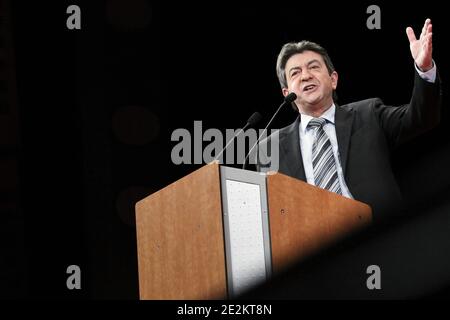 Jean-Luc Melenchon, die französische linke Partei Front de Gauche (Linke Front) nimmt am Beginn der Kampagne für die Region Front de Gauche Teil, eine Allianz zwischen mehreren politischen Parteien, darunter die PCF (Französische Kommunistische Partei), La Gauche Unitaire (die Unitarische Linke) und Le Parti de Gauche (Die linke Partei), am 10. Januar 2010 im Palais des Congres in Paris, Frankreich. Foto von Stephane Lemouton/ABACAPRESS.COM Stockfoto