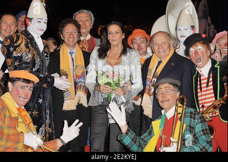 Prinzessin Stephanie von Monaco, Stephane Bern und Herr Seizler am 3. Tag des 34. Internationalen Zirkusfestivals in Monte-Carlo, Monaco, am 16. Januar 2010. Foto von Thierry Orban/ABACAPRESS.COM Stockfoto