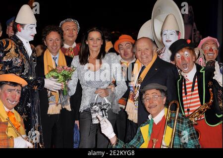 Prinzessin Stephanie von Monaco, Stephane Bern und Herr Seizler am 3. Tag des 34. Internationalen Zirkusfestivals in Monte-Carlo, Monaco, am 16. Januar 2010. Foto von Thierry Orban/ABACAPRESS.COM Stockfoto