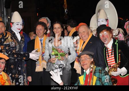 Prinzessin Stephanie von Monaco und Stephane Bern am dritten Tag des 34. Internationalen Circus-Festivals Monte-Carlo in Monte-Carlo, Monaco, am 16. Januar 2010. Foto von Charlie Gallo/Centre de Presse/ Pool/ABACAPRESS.COM Stockfoto