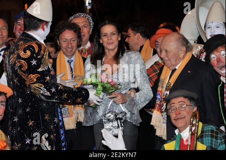 Prinzessin Stephanie von Monaco und Stephane Bern am dritten Tag des 34. Internationalen Zirkusfestivals in Monte Carlo, Monaco, am 16 2010. Januar. Handout Foto von Monaco Palace/ABACAPRESS.COM Stockfoto