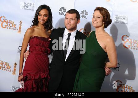 Zoe Saldana, Sam Worthington und Sigourney Weaver posieren im Presseraum der 67. Verleihung der Golden Globe Awards, die am 17. Januar 2010 im Beverly Hilton Hotel in Los Angeles, CA, USA, stattfand. Foto von Lionel Hahn/ABACAPRESS.COM (im Bild: Zoe Saldana, Sam Worthington, Sigourney Weaver) Stockfoto