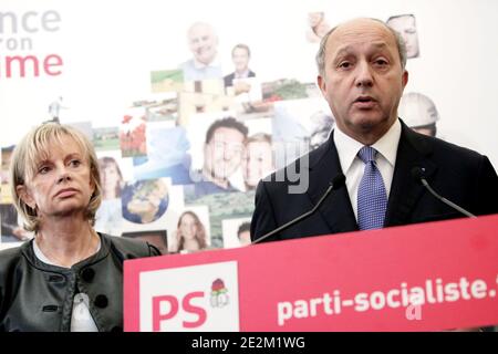 Elisabeth Guigou, Secretaire nationale du Parti socialiste a la reforme de l'Etat et aux collectivites territoriales et Laurent Fabius, coordinateur national du PS sur la reforme territoriale, donnent une Conference de Presse, le 18 janvier 201 a Paris, Frankreich. Foto Stephane Lemouton/ABACAPRESS.COM Stockfoto