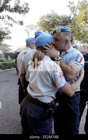 Hommage a Port au Prince aux deux gendarmes francais disparus (en Presence des deux collegues Nathalie et Michel) lors du seisme en Haiti le 22 Janvier 2010. Foto von Sebastien Dufour/ABACAPRESS.COM Stockfoto