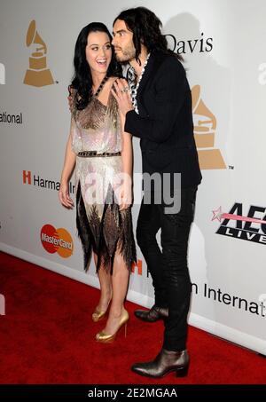 Katy Perry und Russell Brand kommen zur Recording Academy und Clive Davis Präsentation der Pre-Grammy Gala 2010 - Salute to Icons Ehrung Doug Morris fand am 30. Januar 2010 im Beverly Hilton Hotel in Beverly Hills, Los Angeles, CA, USA statt. Foto von Lionel Hahn/ABACAPRESS.COM Stockfoto