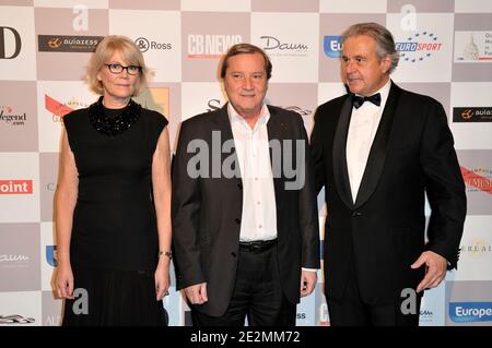 Festivalpräsident Remi Depoix und seine Frau, zusammen mit Christian Blachas, nehmen am 04 2010. Februar am 25. Internationalen Automobilfestival im Hotel des invalides in Paris Teil. Foto von Nicolas Genin/ABACAPRESS.COM Stockfoto