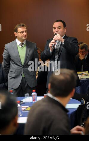 Präsentation der Liste der Modem-Partei für die Regionalwahl in Lille, Frankreich. Hier Frederic Leturque-Liste für die Region Pas-de-Calais und Olivier Henno-Liste für die Region Nord, 6. Januar 2010. Foto von Farid Alouache/ABACAPRESS.COM Stockfoto