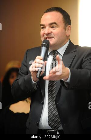 Präsentation der Liste der MODEM-Partei für die Regionalwahl in Lille, Frankreich. Hier Olivier Henno Kopf Liste für die Nordregion, 6. Januar 2010. Foto von Farid Alouache/ABACAPRESS.COM Stockfoto