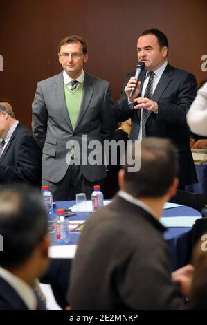 Präsentation der Liste der Modem-Partei für die Regionalwahl in Lille, Frankreich. Hier Frederic Leturque-Liste für die Region Pas-de-Calais und Olivier Henno-Liste für die Region Nord, 6. Januar 2010. Foto von Farid Alouache/ABACAPRESS.COM Stockfoto