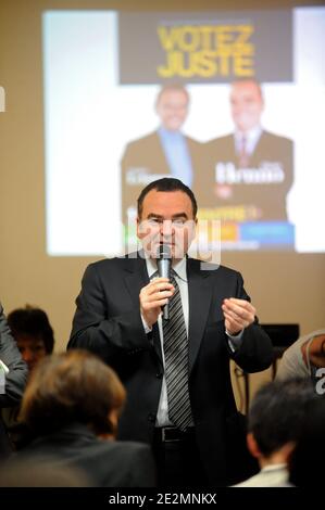 Präsentation der Liste der MODEM-Partei für die Regionalwahl in Lille, Frankreich. Hier Olivier Henno Kopf Liste für die Nordregion, 6. Januar 2010. Foto von Farid Alouache/ABACAPRESS.COM Stockfoto