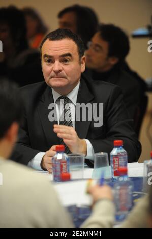 Präsentation der Liste der MODEM-Partei für die Regionalwahl in Lille, Frankreich. Hier Olivier Henno Kopf Liste für die Nordregion, 6. Januar 2010. Foto von Farid Alouache/ABACAPRESS.COM Stockfoto