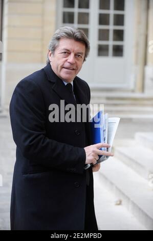 Der französische Juniorminister für Auslandshilfe und Frankophonie Alain Joyandet kommt am 8. Februar 2010 im Regierungsseminar über die Identität des Landes im Hotel Matignon in Paris an. Foto von Mousse/ABACAPRESS.COM Stockfoto