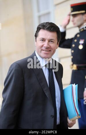 Am 8. Februar 2010 trifft der französische Handelsminister Christian Estrosi im Regierungsseminar über die Identität des Landes im Hotel Matignon in Paris ein. Foto von Mousse/ABACAPRESS.COM Stockfoto