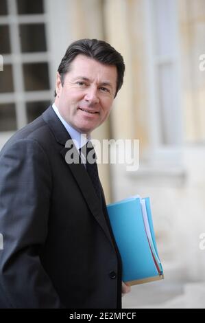 Am 8. Februar 2010 trifft der französische Handelsminister Christian Estrosi im Regierungsseminar über die Identität des Landes im Hotel Matignon in Paris ein. Foto von Mousse/ABACAPRESS.COM Stockfoto