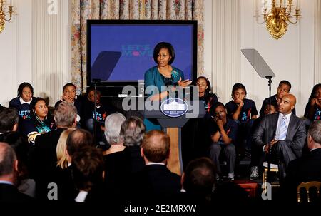 First Lady Michelle Obama spricht bei einer Veranstaltung, um ein ehrgeiziges nationales Ziel der Lösung der Herausforderung der Adipositas im Kindesalter innerhalb einer Generation bekannt zu geben, so dass die heute geborenen Kinder das Erwachsenenalter bei einem gesunden Gewicht erreichen werden und stellte eine landesweite Kampagne   letís move   vor, um es zu erreichen,æat die Weißes Haus in Washington, DC, USA, 9. Februar 2010. Foto von Olivier Douliery /ABACAPRESS.COM Stockfoto