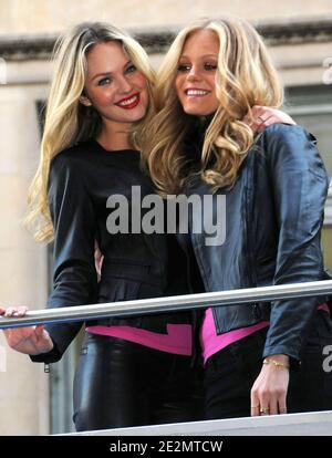 Victoria's Secret Bombshells Candice Swanepoel und Erin Heatherton beantworten alle Ihre Fragen zum Valentinstag auf Bing Video während einer Live-Veranstaltung im Victoria's Secret SoHo Store in New York City, NY, USA am 9. Februar 2010. Foto von Graylock/ABACAPRESS.COM (im Bild: Candice Swanepoel, Erin Heatherton) Stockfoto