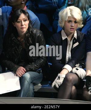 Die Schauspielerin Shannen Doherty und Kelly Osbourne besuchen am 16. Februar 2010 die G-Star Raw presents NY Raw Fall/Winter 2010 Collection im Hammerstein Ballroom in New York, NY. Foto von Charles Guerin/ABACAPRESS.COM (im Bild: Shannen Doherty, Kelly Osbourne) Stockfoto