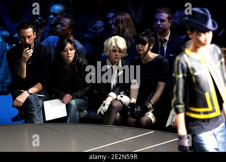 Die Schauspielerin Shannen Doherty und Kelly Osbourne besuchen am 16. Februar 2010 die G-Star Raw presents NY Raw Fall/Winter 2010 Collection im Hammerstein Ballroom in New York, NY. Foto von Charles Guerin/ABACAPRESS.COM (im Bild: Shannen Doherty, Kelly Osbourne) Stockfoto