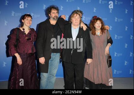 Miss Ming, Gustave Kervern, Gerard Depardieu, Benoit Delepine und Yolande Moreau während eines Fotoalles für "Mama" im Rahmen der 60. Berliner Filmfestspiele am 19. Februar 2010 im Grand Hyatt Hotel in Berlin. Foto von Nicolas Briquet/ABACAPRESS.COM Stockfoto