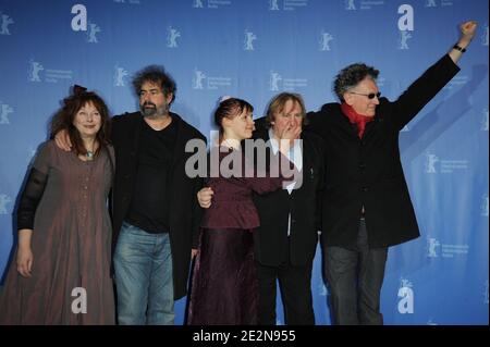 Yolande Moreau, Gustave Kervern, Miss Ming, Gerard Depardieu und Benoit Delepine während eines Fotoalles für "Mama" im Rahmen der 60. Berliner Filmfestspiele am 19. Februar 2010 im Grand Hyatt Hotel in Berlin. Foto von Nicolas Briquet/ABACAPRESS.COM Stockfoto