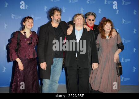Miss Ming, Gustave Kervern, Gerard Depardieu, Benoit Delepine und Yolande Moreau während eines Fotoalles für "Mama" im Rahmen der 60. Berliner Filmfestspiele am 19. Februar 2010 im Grand Hyatt Hotel in Berlin. Foto von Nicolas Briquet/ABACAPRESS.COM Stockfoto