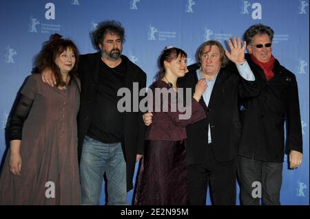 Yolande Moreau, Gustave Kervern, Miss Ming, Gerard Depardieu und Benoit Delepine während eines Fotoalles für "Mama" im Rahmen der 60. Berliner Filmfestspiele am 19. Februar 2010 im Grand Hyatt Hotel in Berlin. Foto von Nicolas Briquet/ABACAPRESS.COM Stockfoto