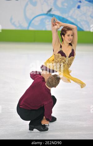 Emily Samuelson und Evan Bates aus den USA treten am 22. Februar 2010 im Pacific Coliseum in Vancouver, Kanada, bei den Olympischen Winterspielen 2010 im Rahmen des kostenlosen Tanzwettbewerbs Ice Dance an.Foto: Gouhier-Hahn-Nebinger/ABACAPRESS.COM Stockfoto