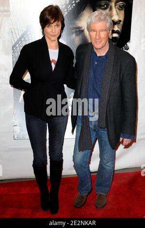 Richard Gere und Carey Lowell nehmen am 2. März 2010 an der Premiere von Overture Films' 'Brooklyn's Finest' im AMC Lincoln Square Theater in New York City, NY, USA Teil. Foto von Mehdi Taamallah/ABACAPRESS.COM (im Bild: Richard Gere, Carey Lowell) Stockfoto