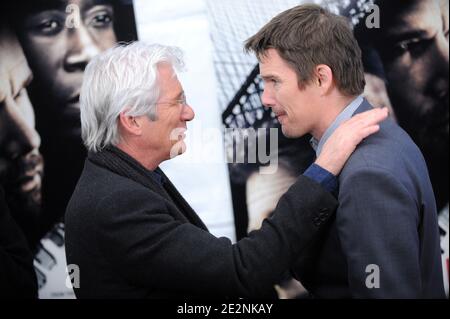 Richard Gere und Ethan Hawke nehmen am 2. März 2010 an der Premiere von Overture Films' 'Brooklyn's Finest' im AMC Lincoln Square Theater in New York City, NY, USA Teil. Foto von Mehdi Taamallah/ABACAPRESS.COM (im Bild: Richard Gere, Ethan Hawke) Stockfoto