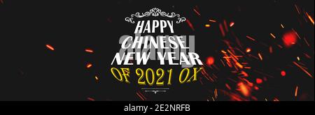Festliches Banner Happy Chinese New Year 2021 of Ox, schwarzer Hintergrund mit Funken, Foto feiern Stockfoto
