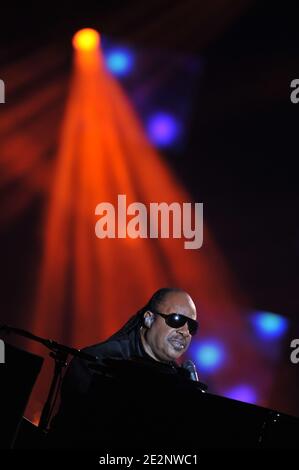 DIE US-Sängerin Stevie Wonder spielt live während der 25. 'Victoires de la Musique' Zeremonie, die am 6. März 2010 in der Zenith Halle in Paris, Frankreich, stattfand. Foto von Christophe Guibbaud/ABACAPRESS.COM Stockfoto