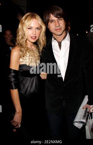 Rachel Zoe und Ehemann Rodger Berman kommen nach Chanel Gastgeber Pre-Oscar Dinner mit Charles Finch im Madeo Restaurant in Los Angeles, CA, USA, am 06. März 2010. Foto von Tony DiMaio/ABACAPRESS.COM (im Bild: Rachel Zoe und Ehemann Rodger Berman) Stockfoto