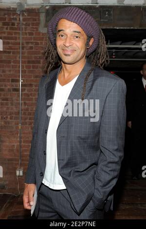 Der französische Sänger und ehemalige Tennisspieler Yannick Noah nimmt am Haitian Relief Benefit Evening in La Venue am 11. März 2010 in New York, NY, USA Teil. Foto von Aton Pak/ABACAPRESS.COM Stockfoto