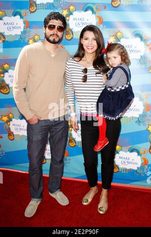 Alejandro Gomez Monteverde, Ali Landry und Tochter Estela Monteverde kommen zum Make-a-Wish Foundation Funday am Santa Monica Pier in Los Angeles, CA, USA am 14. März 2010. Foto von Tony DiMaio/ABACAPRESS.COM Stockfoto