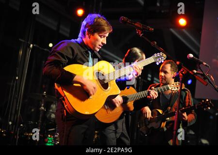 Thomas Dutronc, der am 16. März 2010 in Beaubourg in Paris die "France Soir"-Party zur Veröffentlichung der Zeitung aufführte. Foto von Thierry Orban/ABACAPRESS.COM Stockfoto