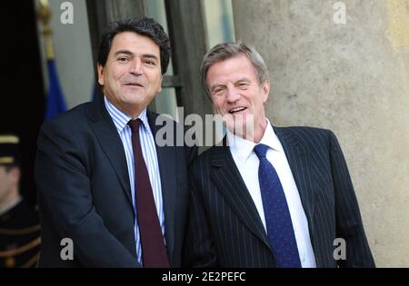Der französische Vizeminister für Europa und auswärtige Angelegenheiten Pierre Lellouche und der Minister für auswärtige und europäische Angelegenheiten Bernard Kouchner treffen sich am 24. März 2010 auf dem wöchentlichen ministerrat im Elysée-Palast in Paris. Foto von Mousse/ABACAPRESS.COM Stockfoto