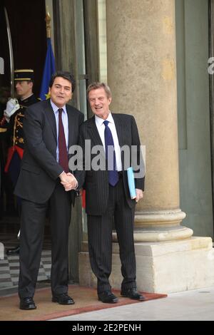 Der französische Vizeminister für Europa und auswärtige Angelegenheiten Pierre Lellouche und der Minister für auswärtige und europäische Angelegenheiten Bernard Kouchner treffen sich am 23. März 2010 auf dem wöchentlichen ministerrat im Elysée-Palast in Paris. Foto von Thierry Orban/ABACAPRESS.COM Stockfoto