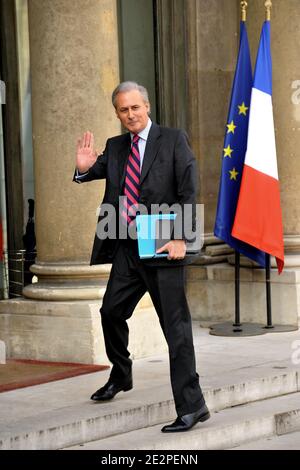 Der neu ernannte französische Vizeminister für öffentliche Verwaltung, Georges Tron, trifft am 23. März 2010 auf dem wöchentlichen ministerrat im Elysée-Palast in Paris ein. Foto von Thierry Orban/ABACAPRESS.COM Stockfoto